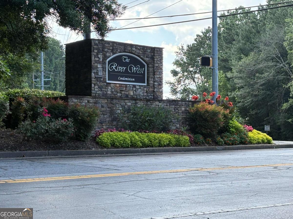 1201 River Green DR NW