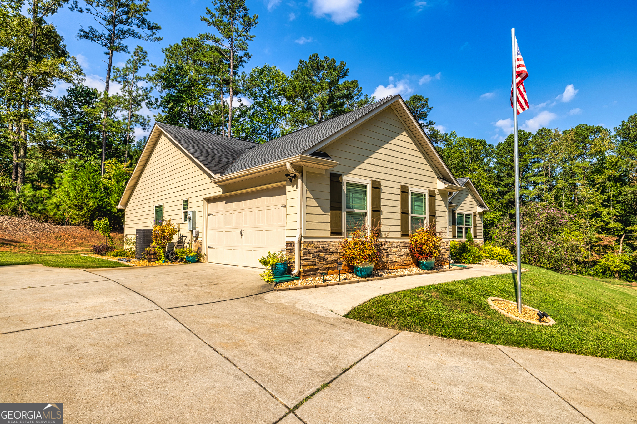 894 Happy Valley CIR