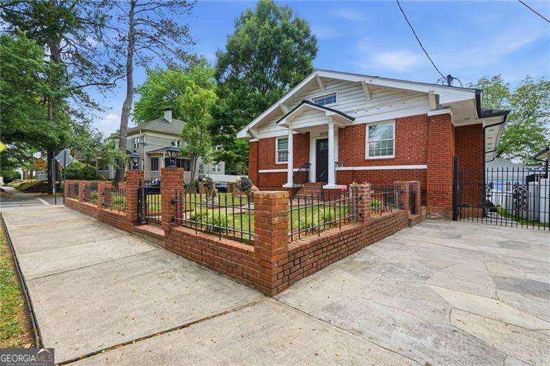 1072 Monroe DR NE