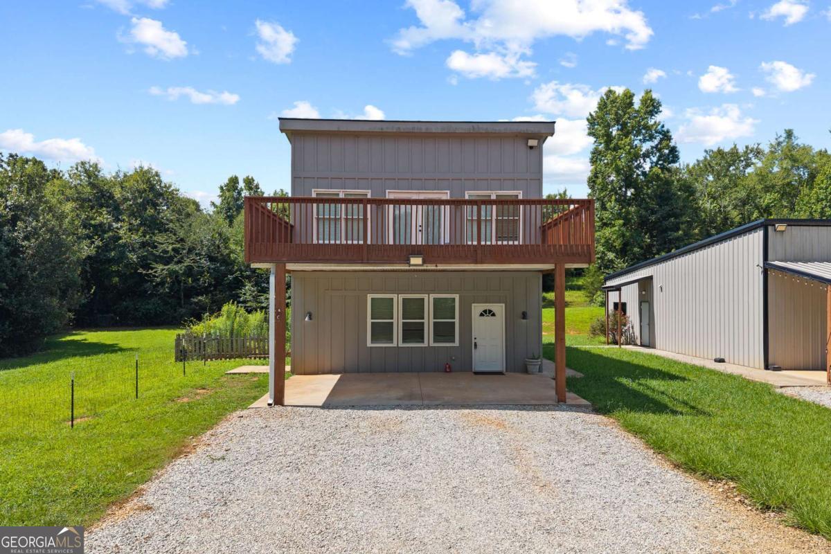 221 Columbus DR