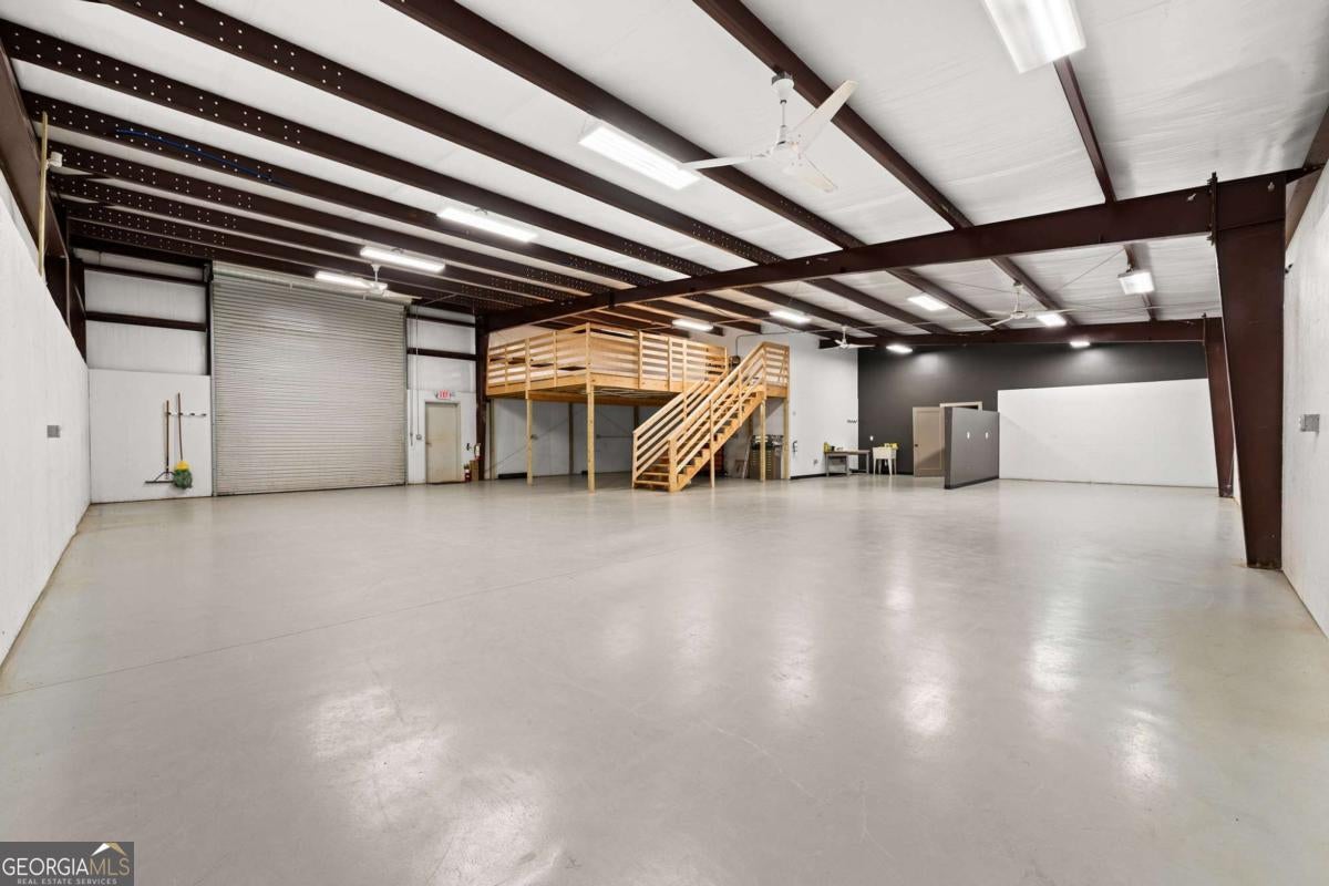 221 Columbus DR