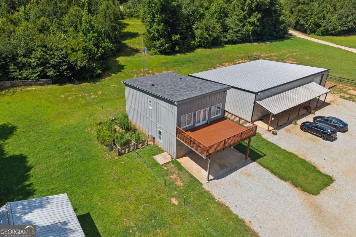 221 Columbus DR