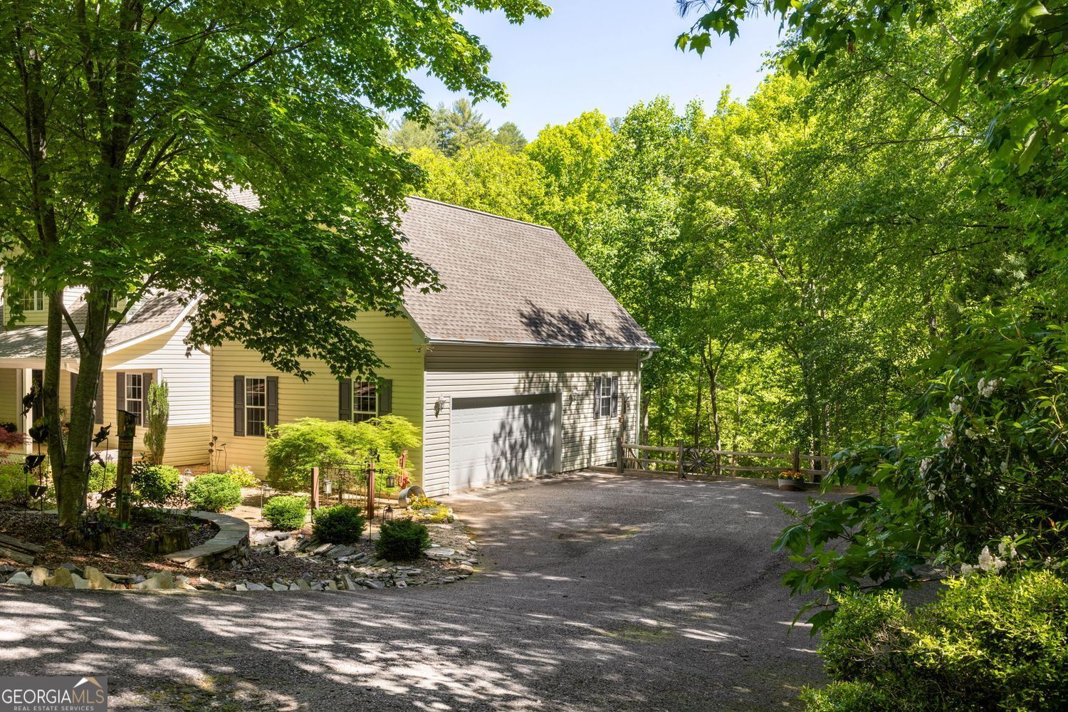 704 Riverbend RD