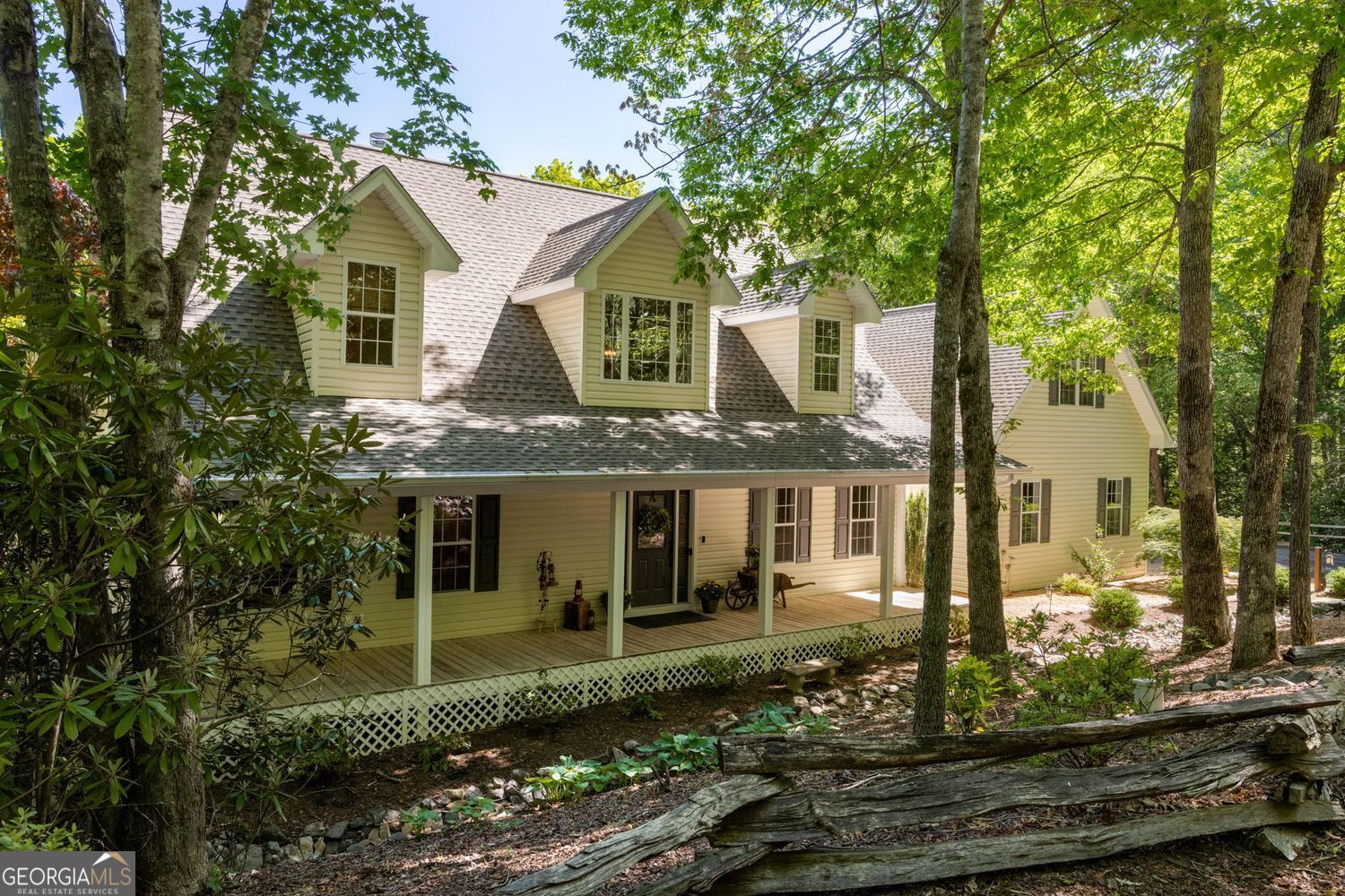 704 Riverbend RD