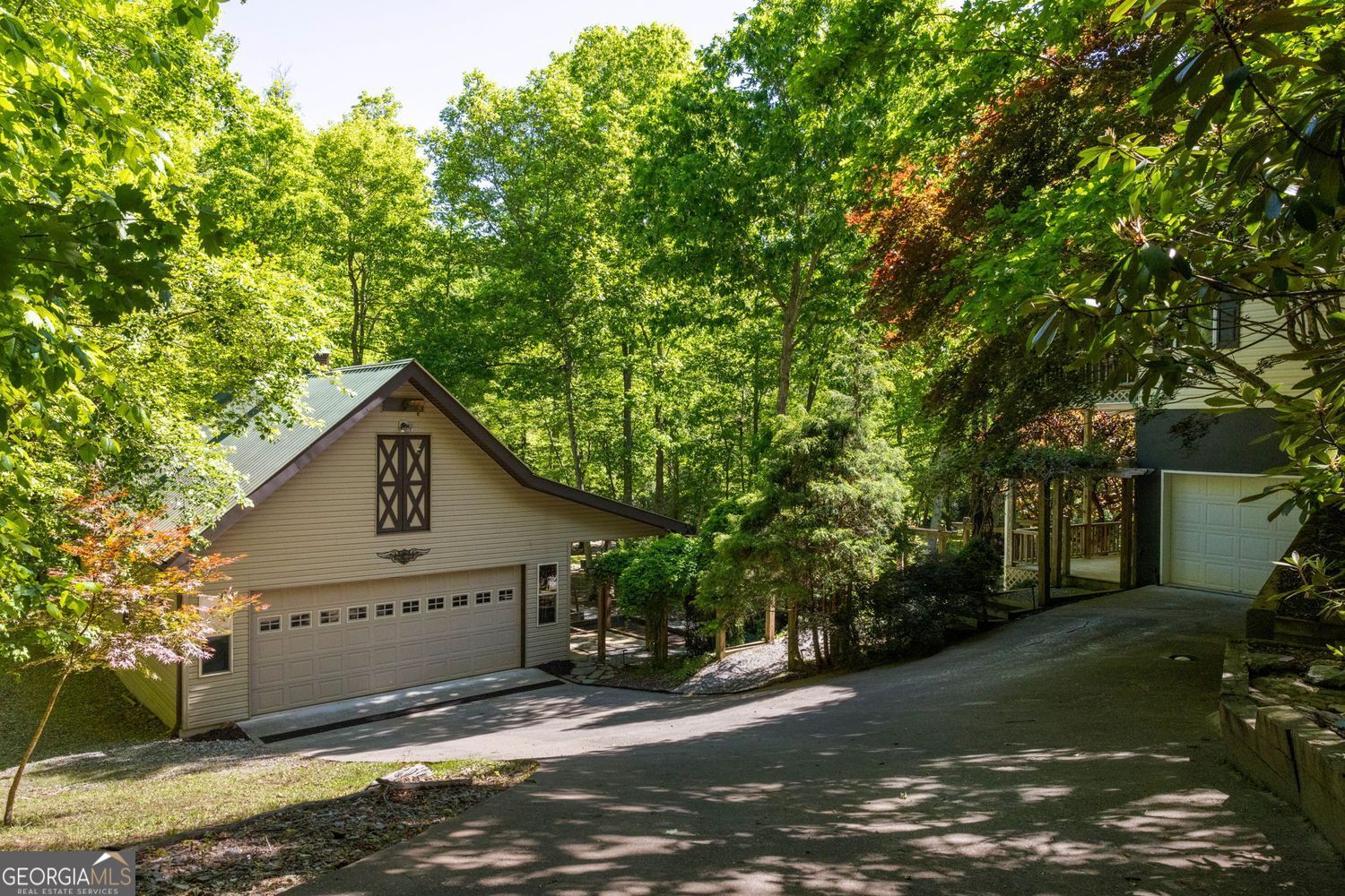 704 Riverbend RD