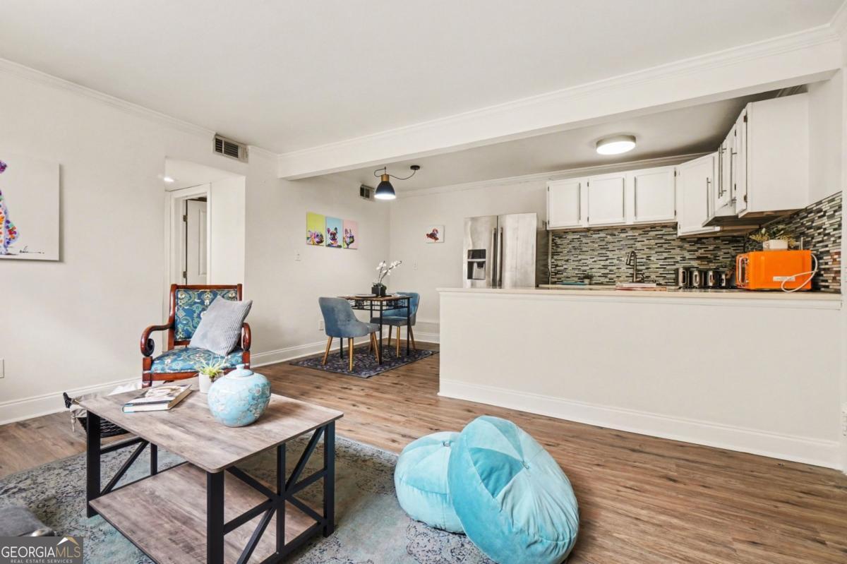 870 Glendale TER NE 11