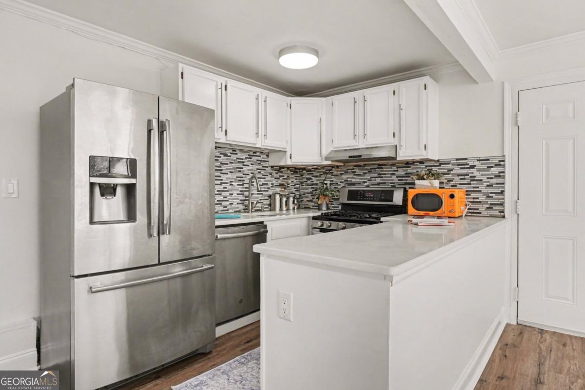 870 Glendale TER NE 11