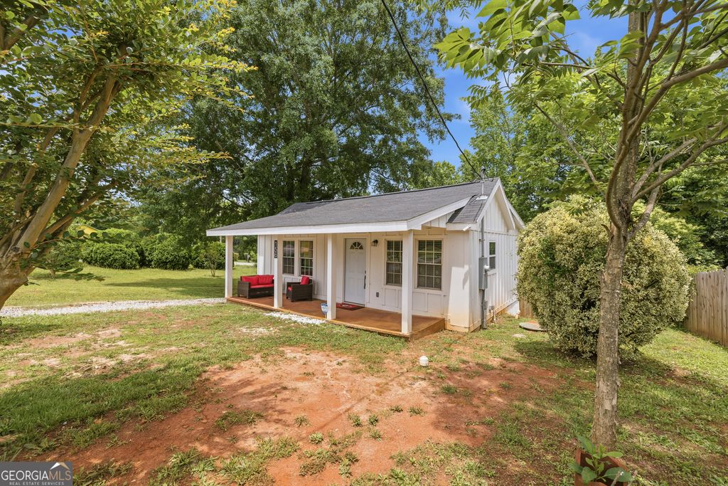 Photo of 156 Pine Avenue, Commerce, GA 30529 (MLS # 10774918)