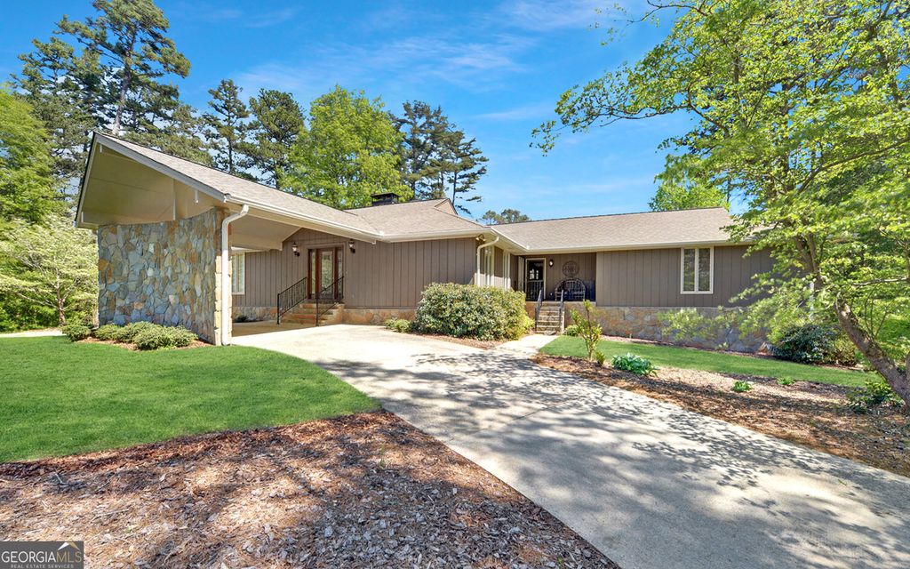 Photo of 850 Long Road, Toccoa, GA 30577 (MLS # 10651356)