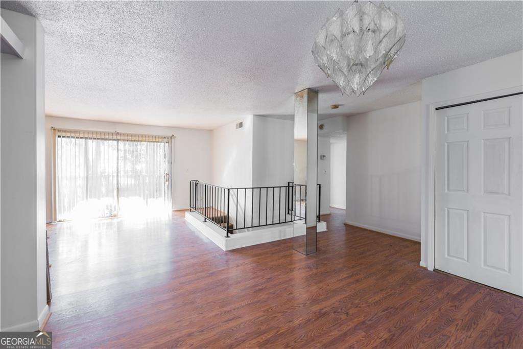 1213 Camelot DR