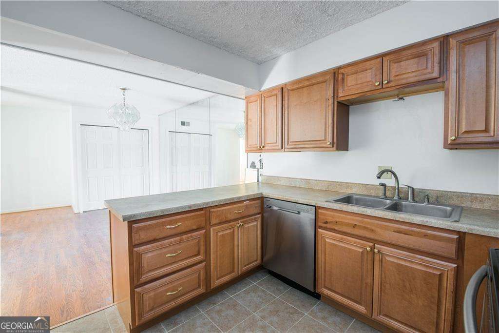 1213 Camelot DR