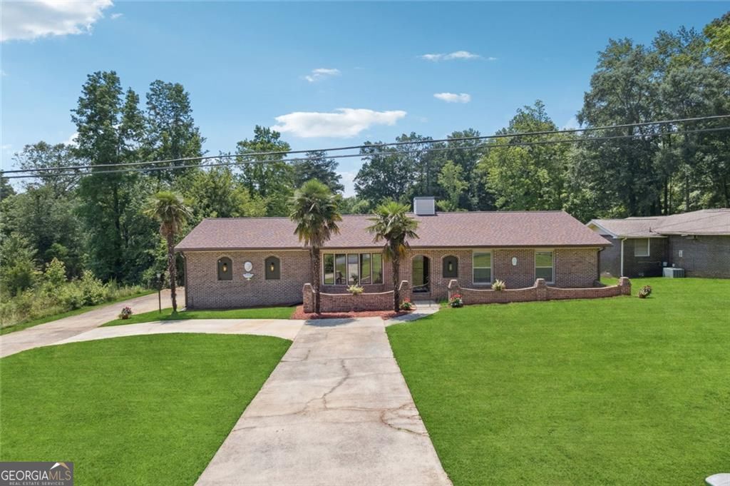 Photo of 12 Windsor Way, Newnan, GA 30263 (MLS # 10703144)