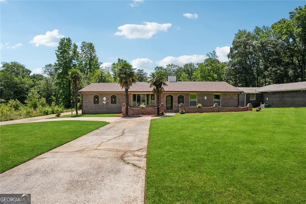 Photo of 12 Windsor Way, Newnan, GA 30263 (MLS # 10703144)