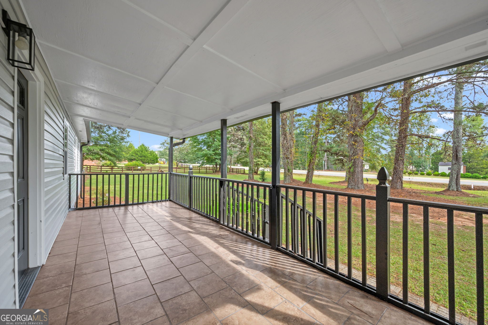 2563 Highway 81 E
