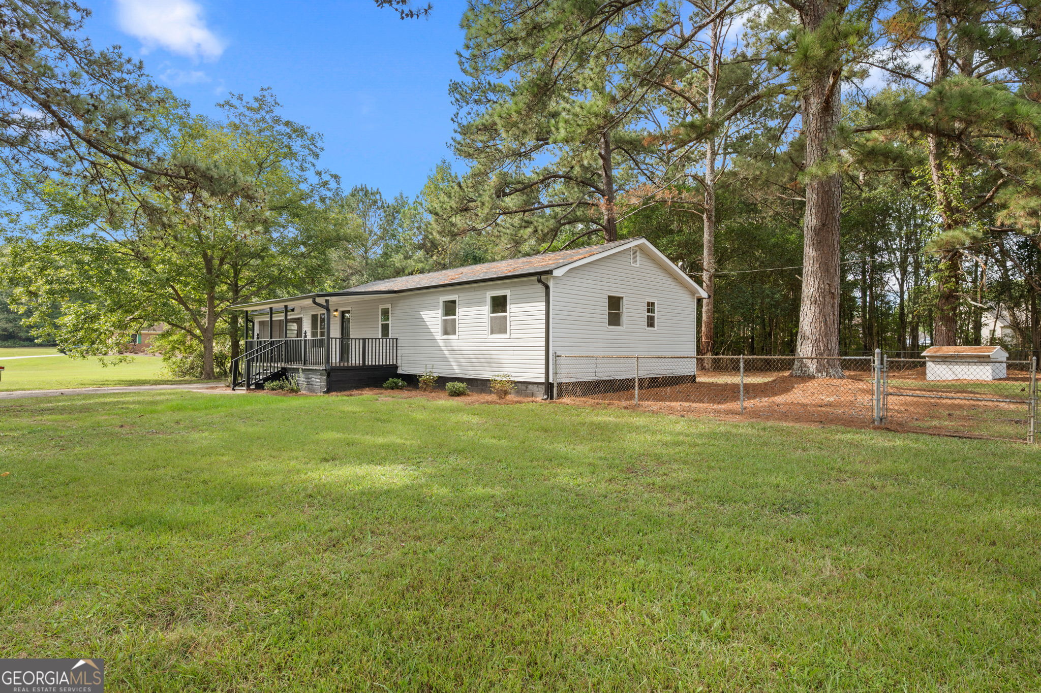2563 Highway 81 E
