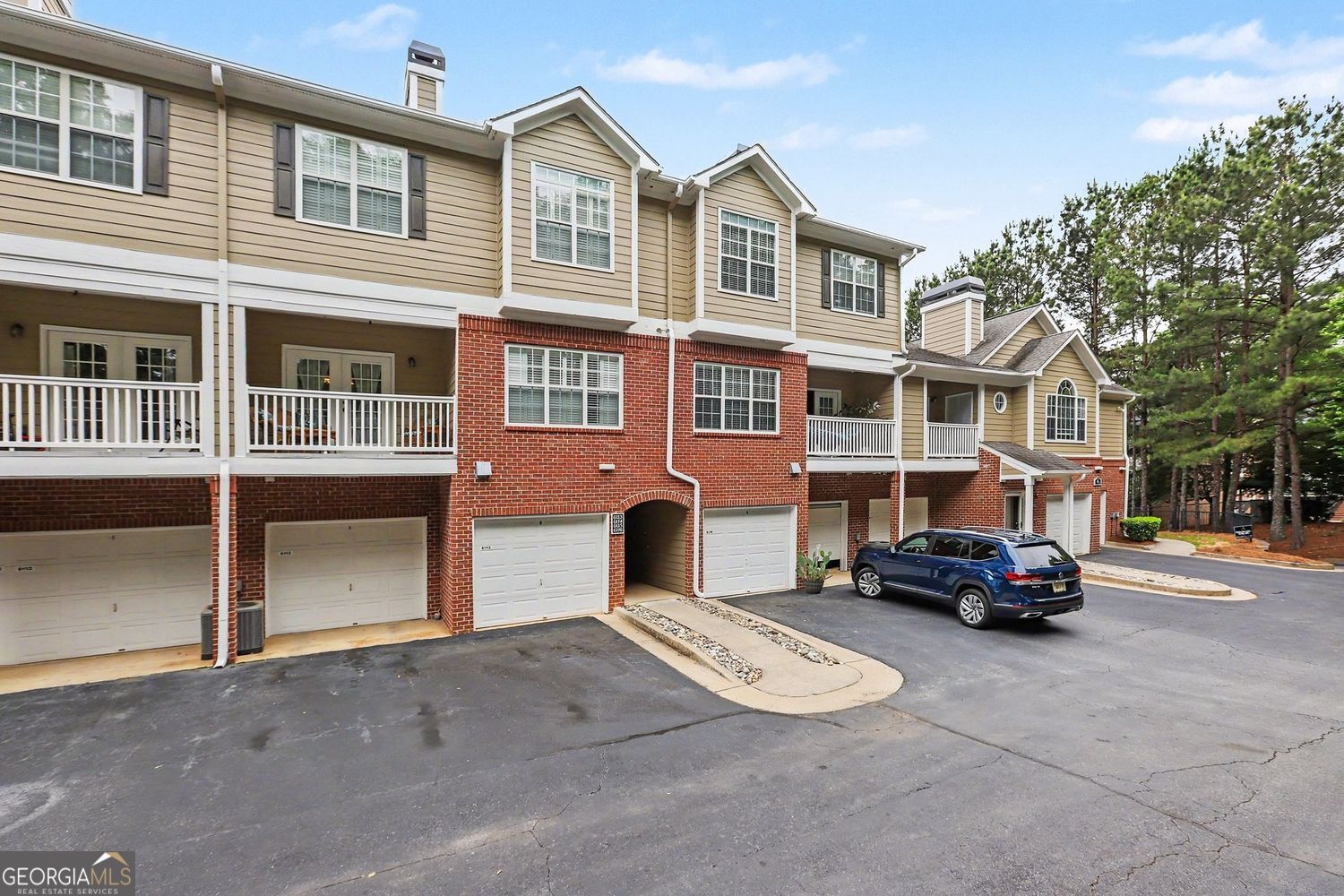 6115 Woodland LN