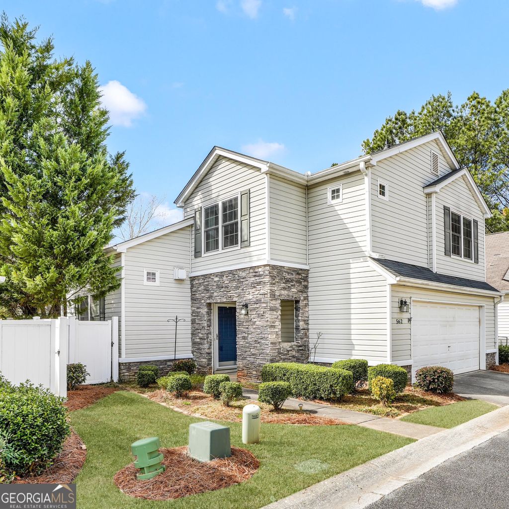 Photo of 562 Windcroft Circle NW, Acworth, GA 30101 (MLS # 10697224)