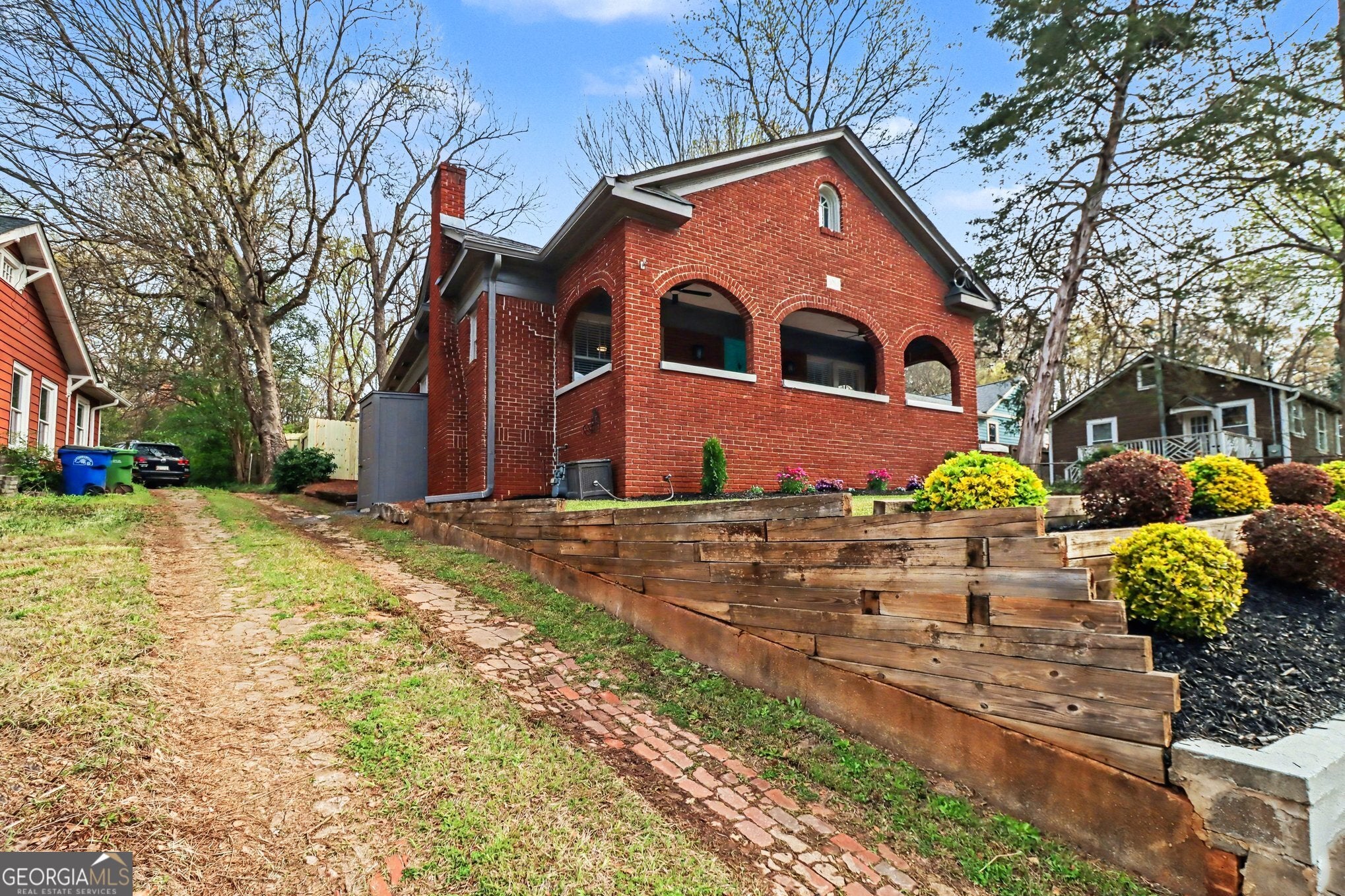 958 United AVE SE