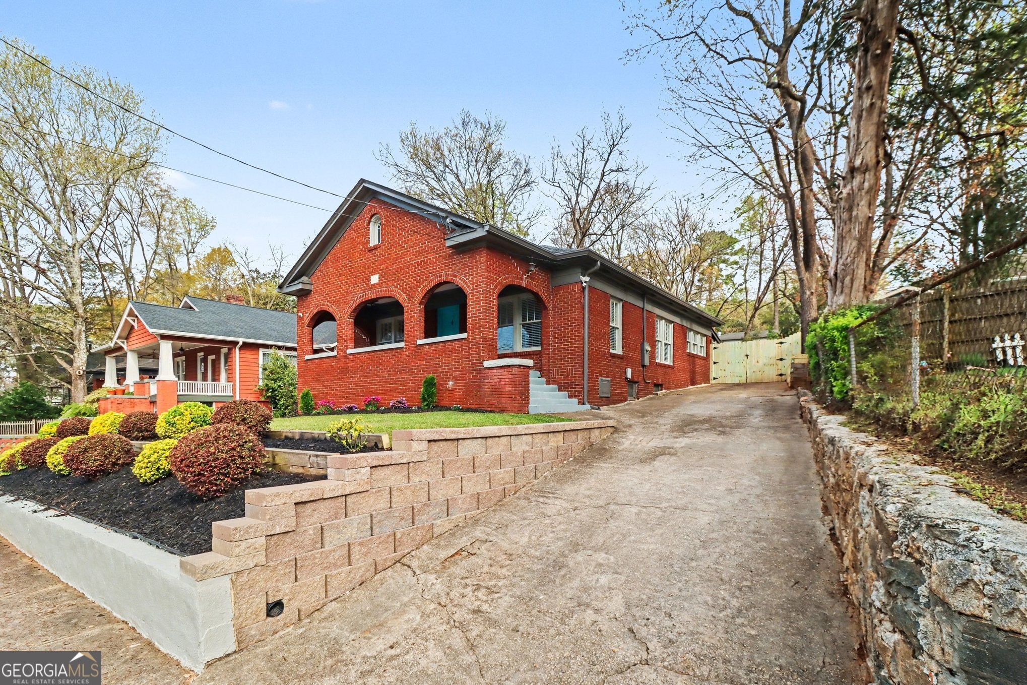 958 United AVE SE