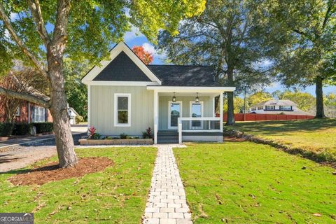 Photo of 515 Woodlawn Avenue, Calhoun, GA 30701 (MLS # 10639315)