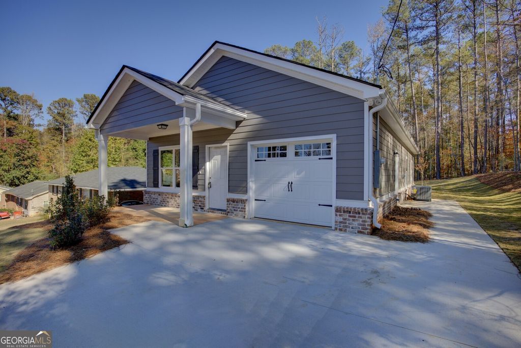 Photo of 9213 Westview Drive, Covington, GA 30014 (MLS # 10700982)