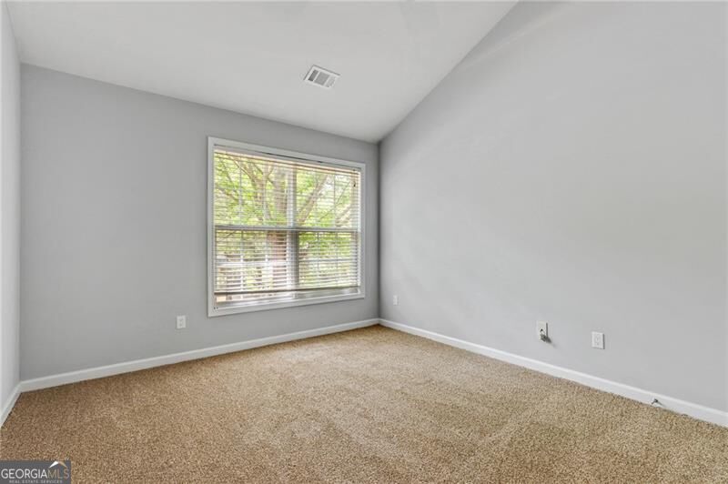 412 Eglington TRL