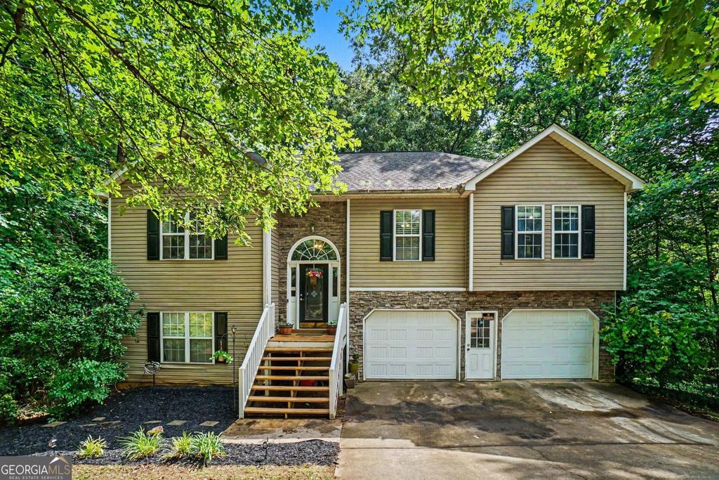 Photo of 306 Queensbury Walk, Acworth, GA 30102 (MLS # 10771645)