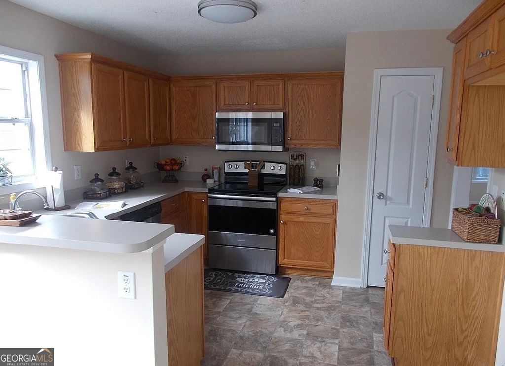 Photo of 183 Arlington Ct, Newnan, GA 30265 (MLS # 10698354)