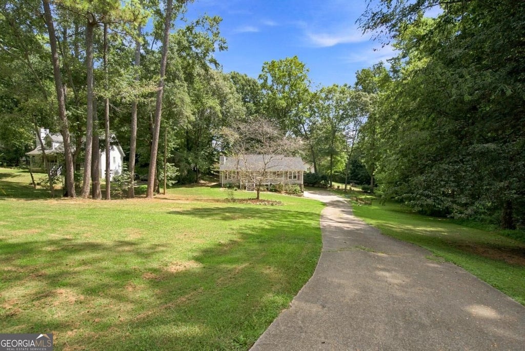 Photo of 137 Village Court, Woodstock, GA 30188 (MLS # 10839754)
