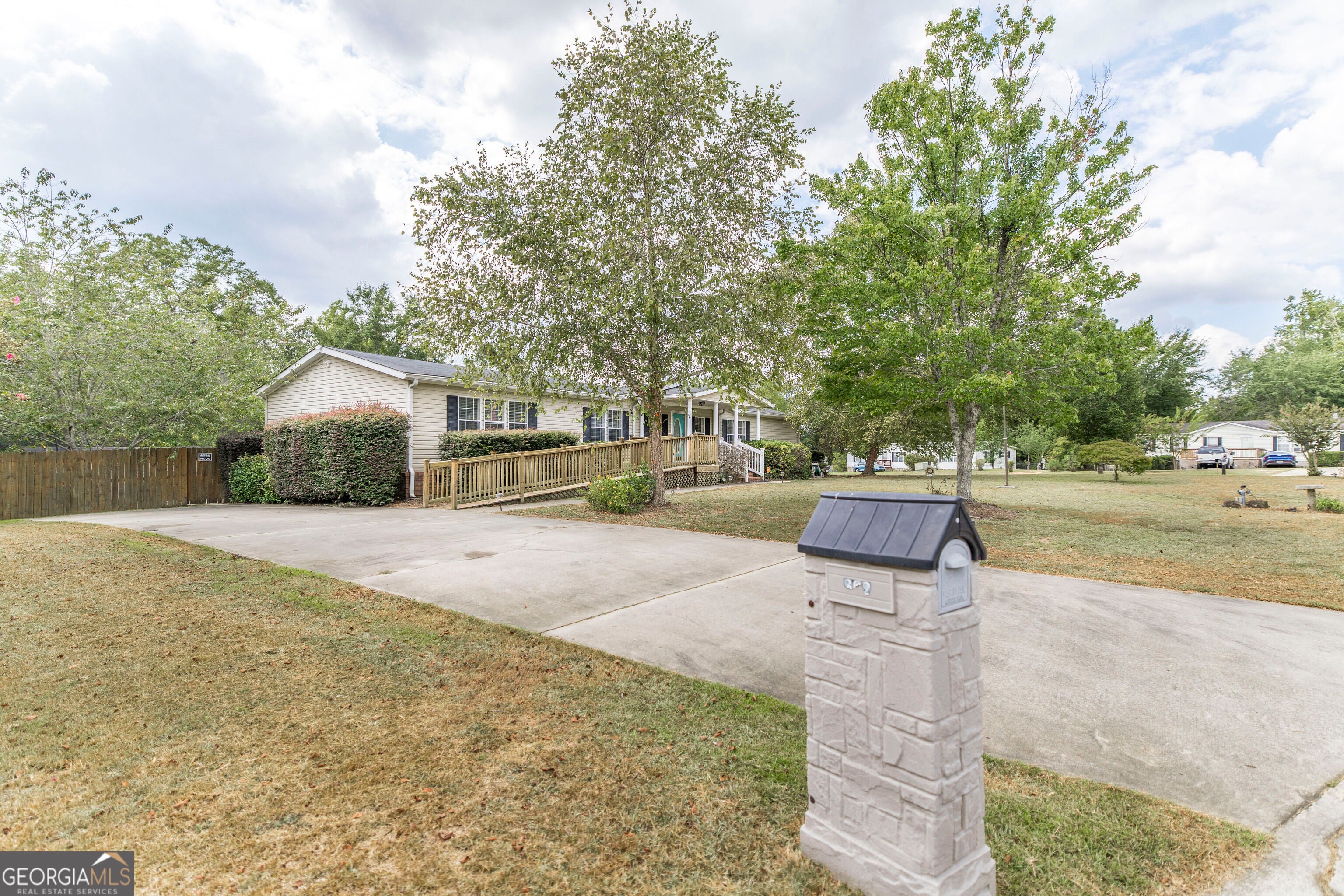 302 Lacy CT