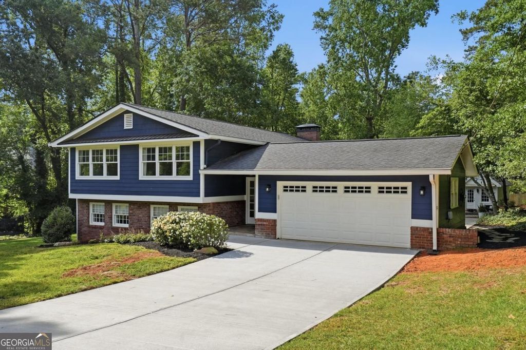 Photo of 2484 Marguerite Place NE, Marietta, GA 30068 (MLS # 10769324)