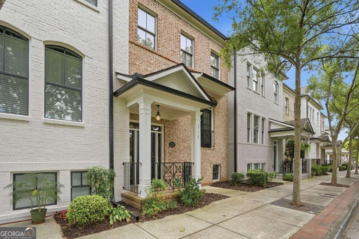 372 Suwanee AVE
