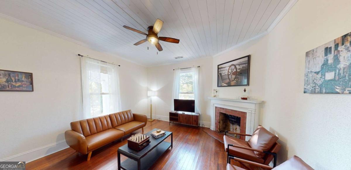 1029 Elm ST