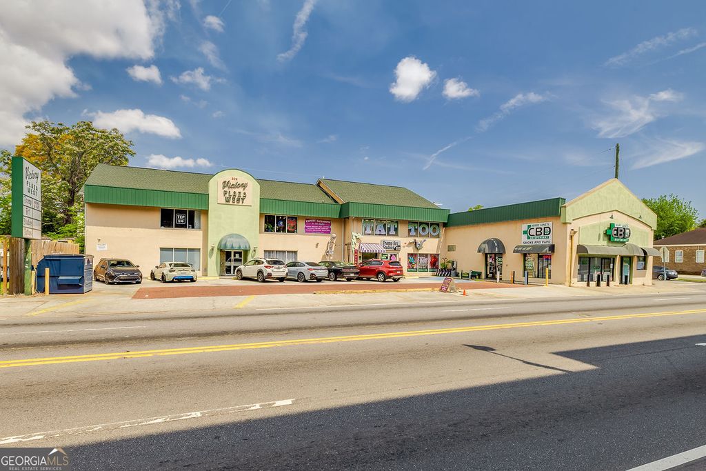 Photo of 302 W Victory Drive, Savannah, GA 31405 (MLS # 10769227)
