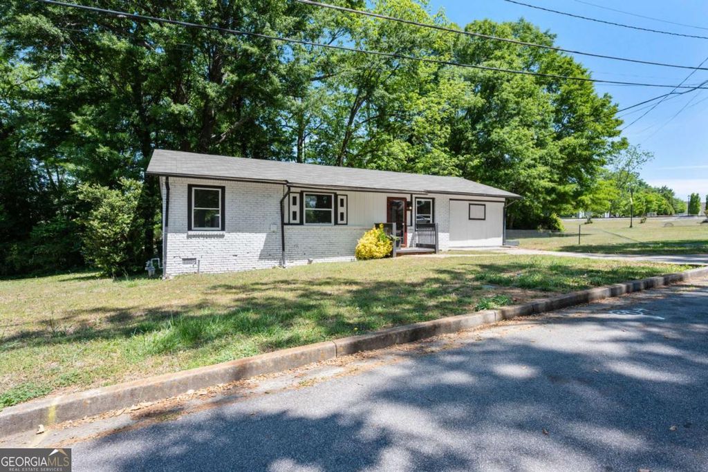 Photo of 100 Pine Circle, Jonesboro, GA 30236 (MLS # 10738133)