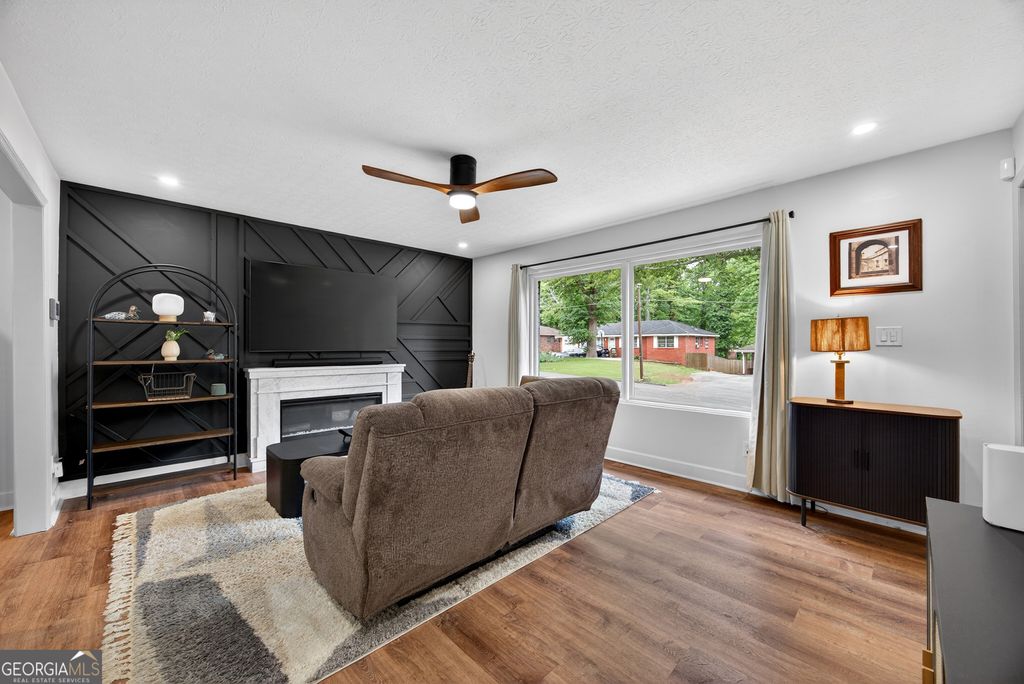 Photo of 1392 Willow Trail SW, Atlanta, GA 30311 (MLS # 10761939)