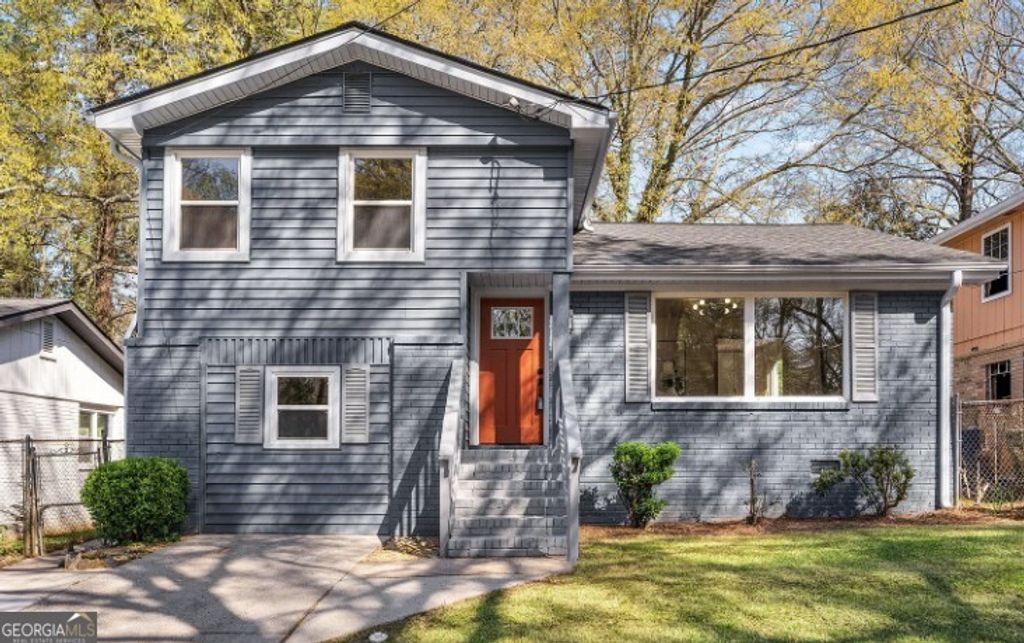 Photo of 1392 Willow Trail SW, Atlanta, GA 30311 (MLS # 10761939)
