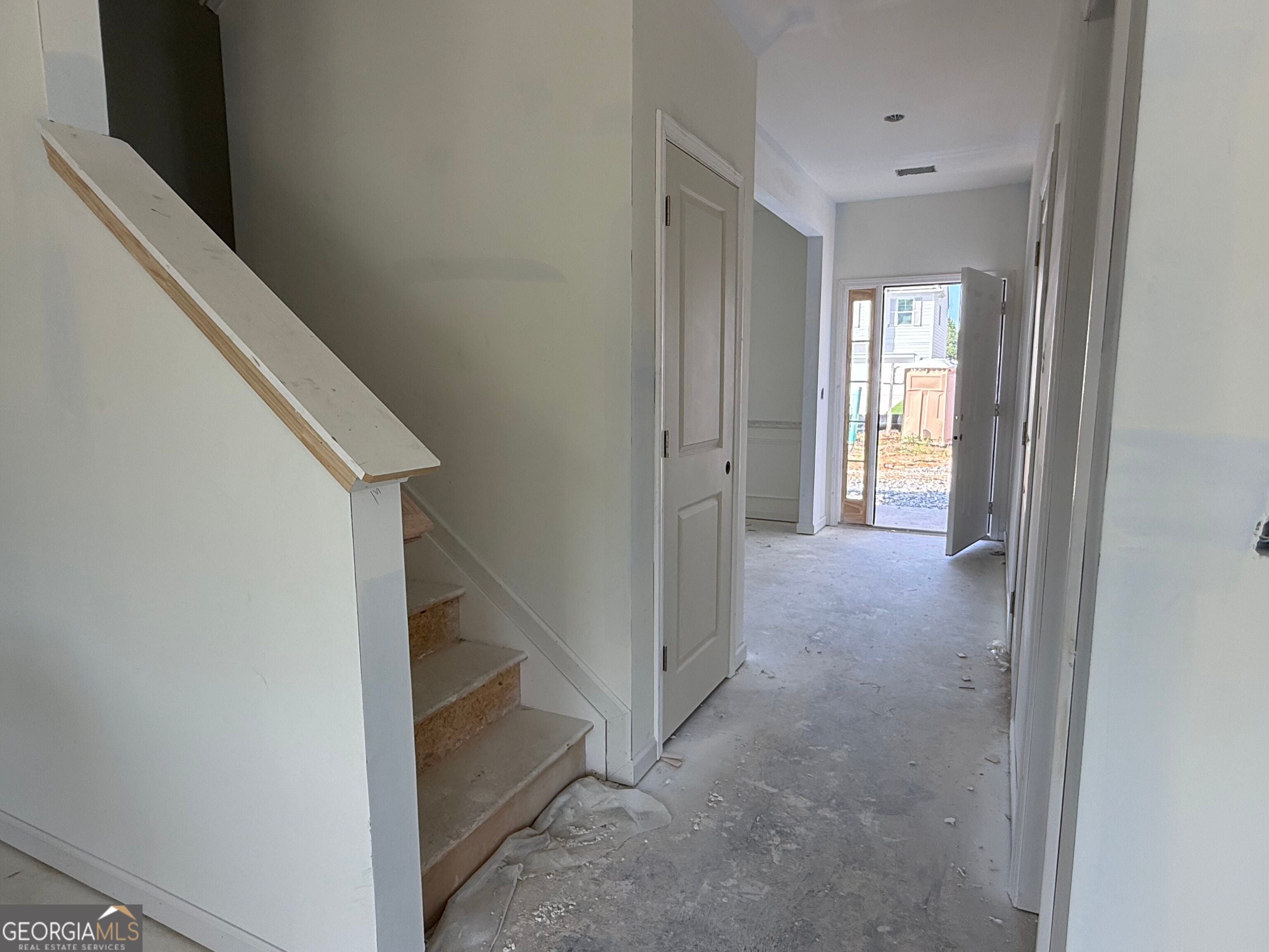 16 Madison LN