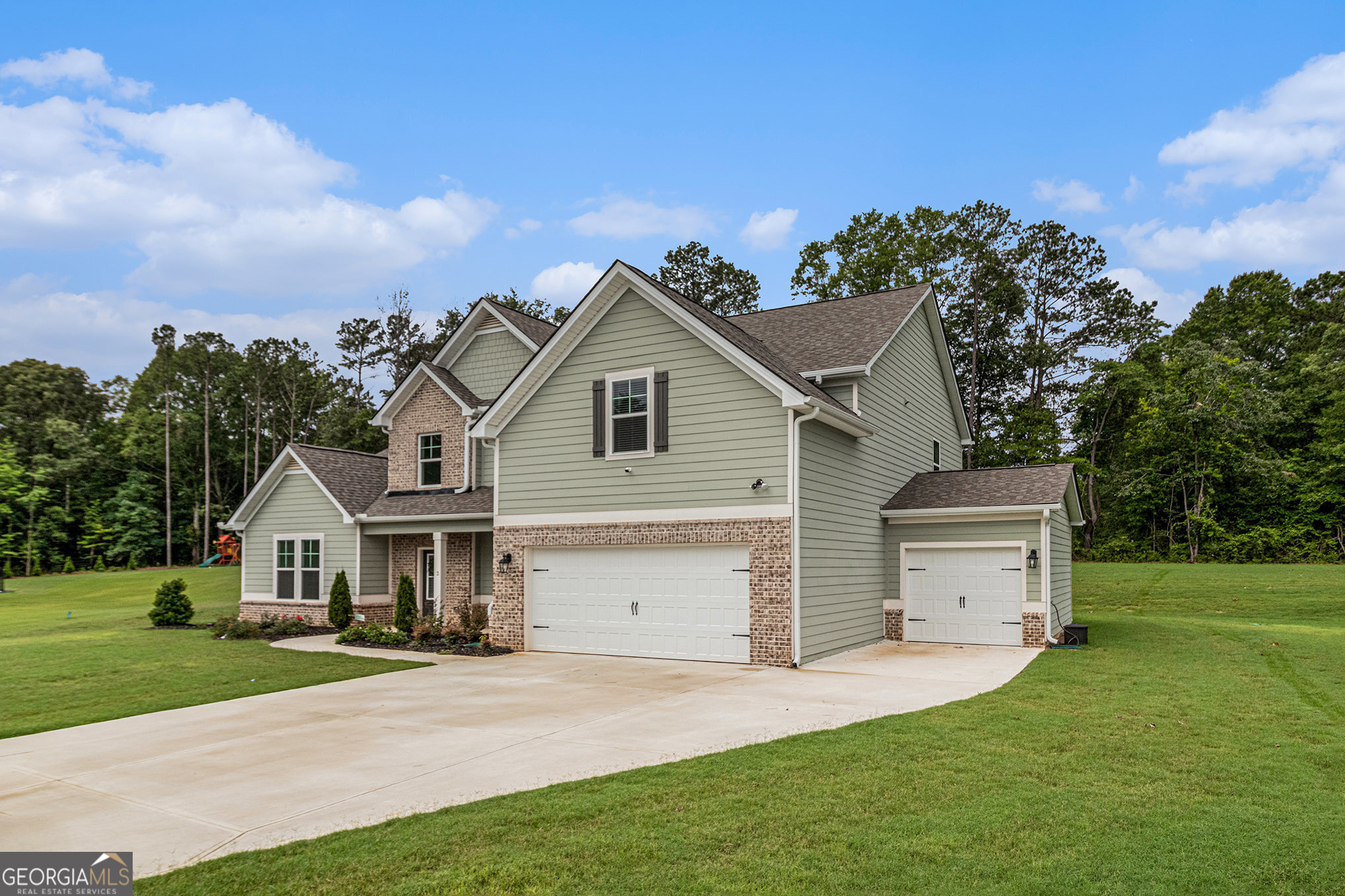 2 Whites Pond RD