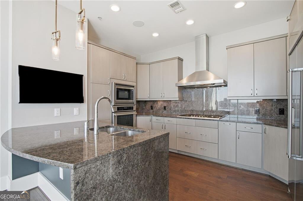 1065 Midtown Loews - Residential