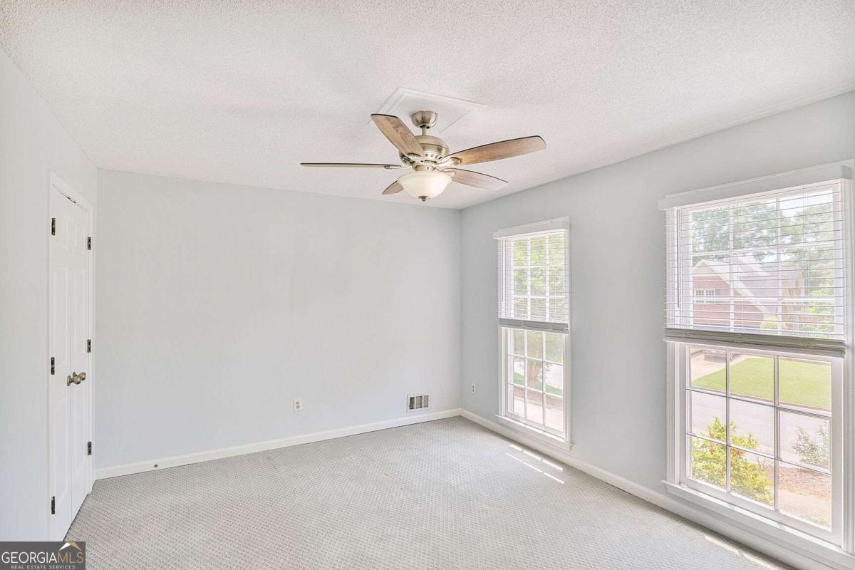 125 Sandridge CT