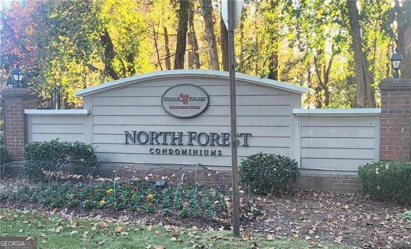 2105 N Forest TRL NE