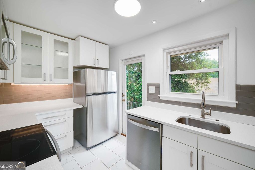 Photo of 3510 Roswell Road NW #M4, Atlanta, GA 30305 (MLS # 10725663)