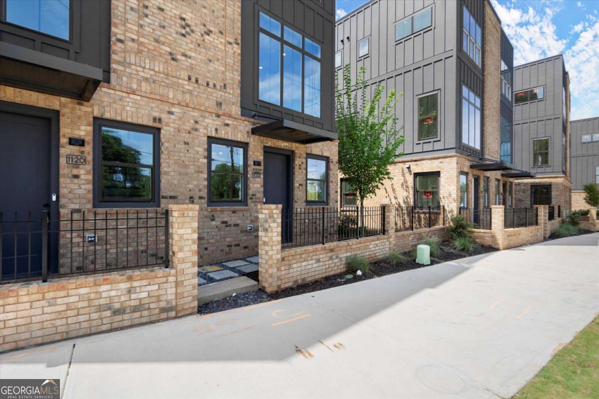 1124 W Marietta ST NW