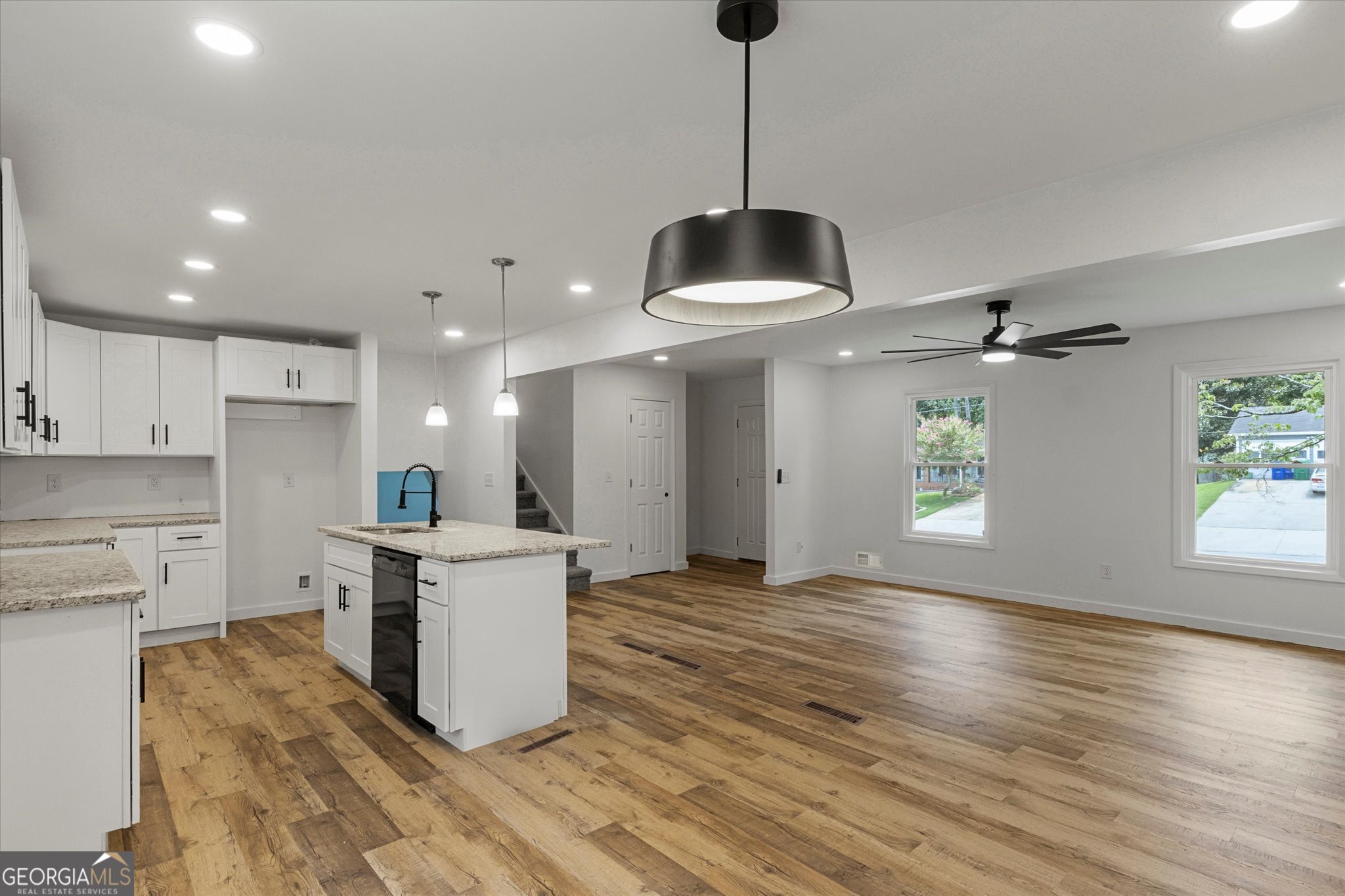 2372 Verna DR
