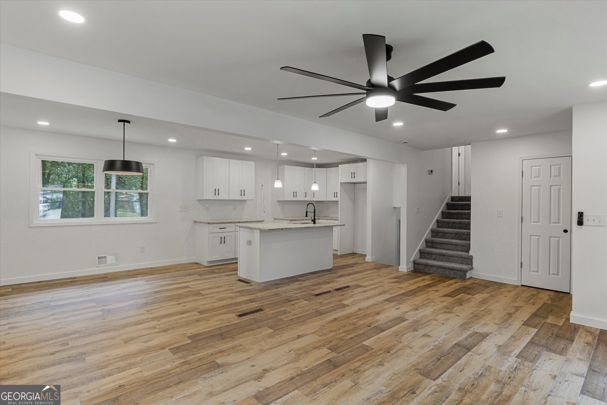 2372 Verna DR