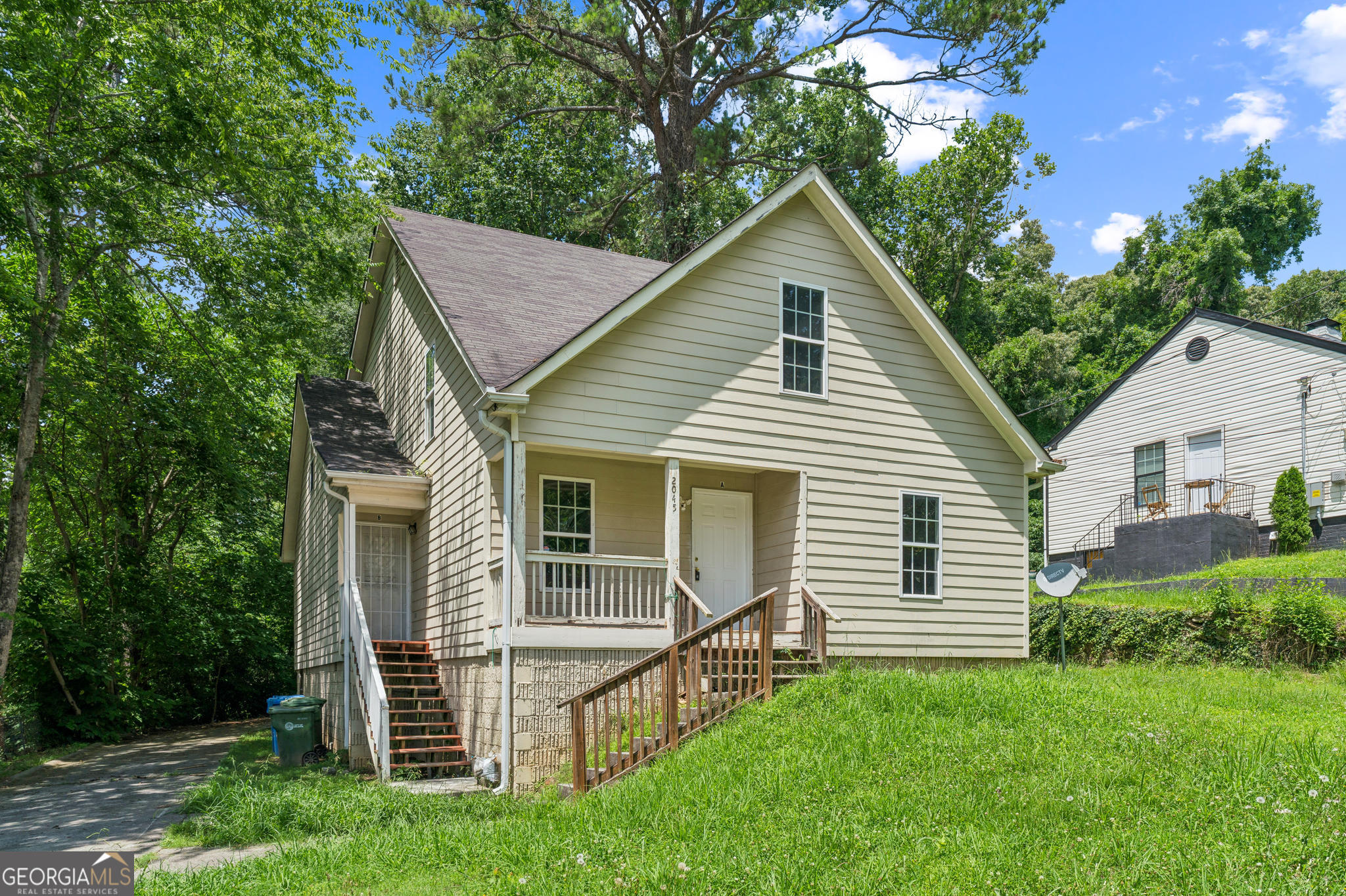 MUST SEE! Renovated 4BR/2BA upper-level duplex on a quiet street in NW Atlanta. Spacious layout with hardwood floors throughout. Kitchen features beautiful appliances: refrigerator, stove and microwave. Large bedrooms with ample closet space and private en suite in primary bedroom. Pets allowed (small dogs/cats only) with $300 non-refundable pet fee + $30/mo per pet. Tenant responsible for electric, gas, water, sewer, trash, lawn care, and snow removal. $250 non-refundable admin move-in fee due at signing. Convenient to Downtown, parks, public transit & shopping. This one won't last-schedule your showing today!