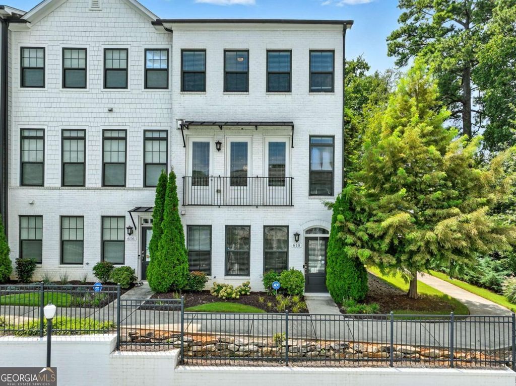 Photo of 618 Morning Glory Place NE, Atlanta, GA 30324 (MLS # 10652571)