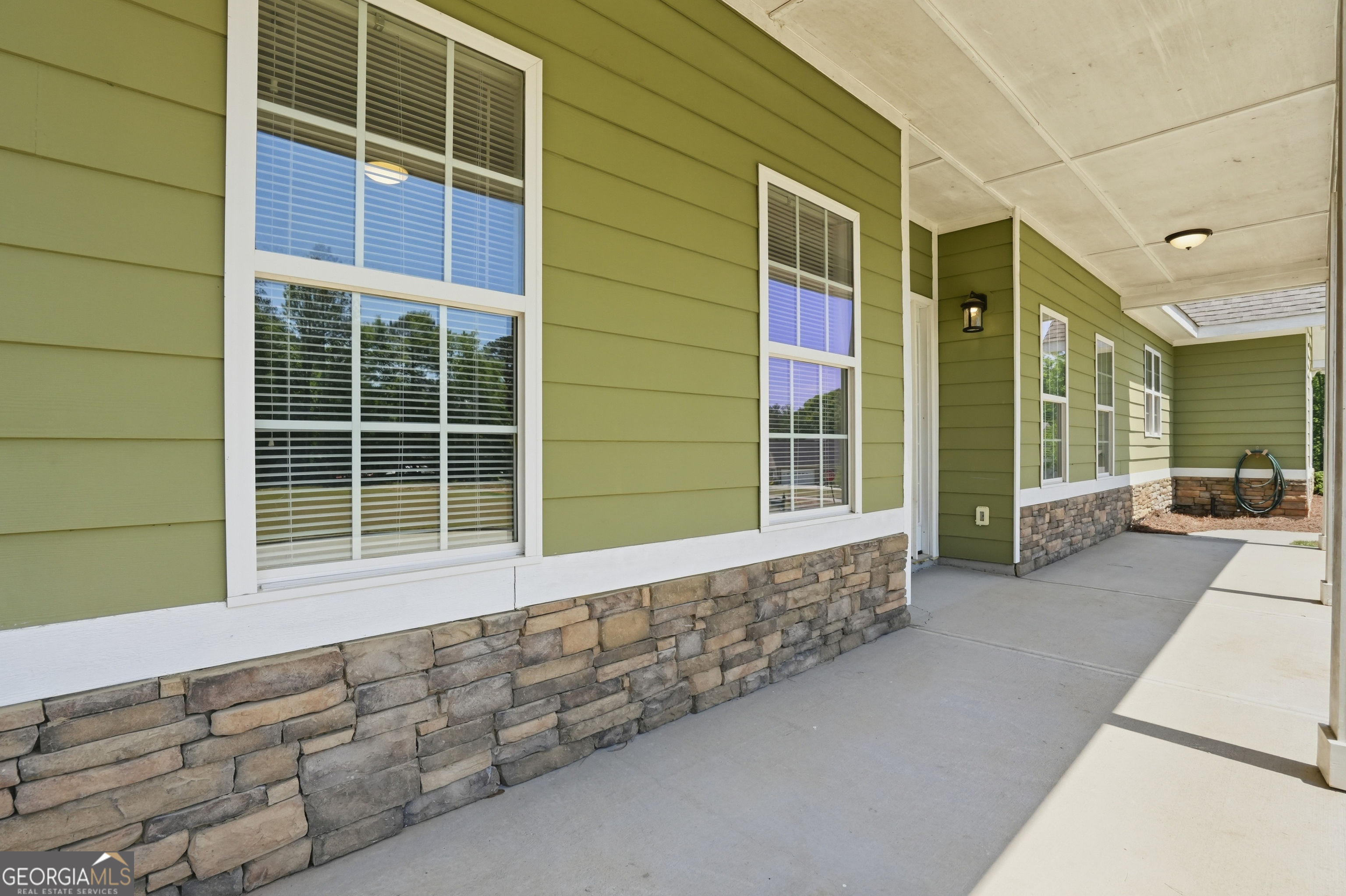 8 Landcaster PL
