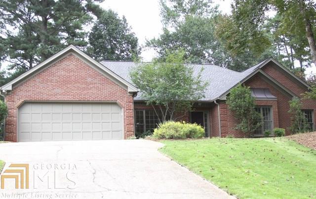 A rare find. Beautiful one level living in North River Crossing. New interior paint, carpet and updated master bath. Light and airy. Gigantic kitchen with wonderful large breakfast bar, skylights and adjoining keeping room with second brick fireplace overlooking vaulted family room. Updated light fixtures in most rooms. Walk out to beautiful level back yard.